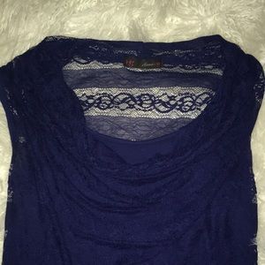 🤑Beautiful dark blue top has stretch lace overlay and tunic lining